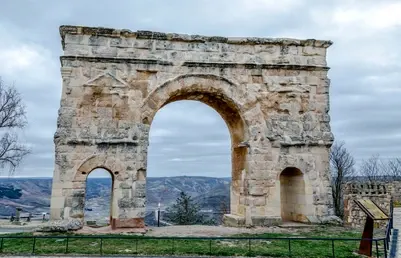arco-romano-soria-ciudad-romanica